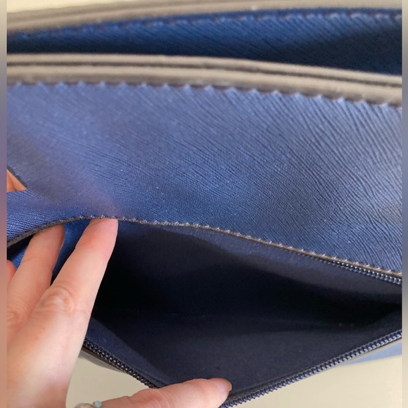 Liz Claiborne Navy Shoulder Bag - Picture 9 of 9